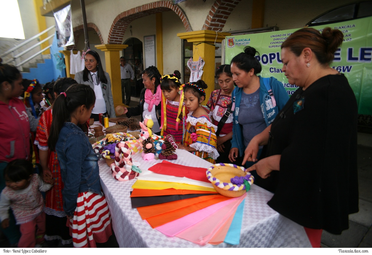 Clausura taller bordado a mquina 2016 - 2017, Profesor Delfino Reyes, San Isidro Buensuceso - Foto