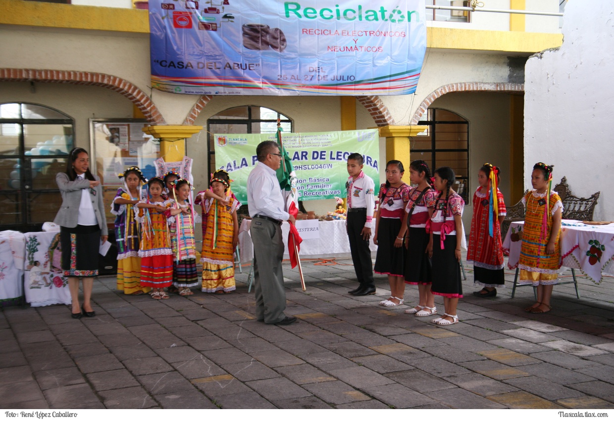 Clausura taller bordado a mquina 2016 - 2017, Profesor Delfino Reyes, San Isidro Buensuceso - Foto