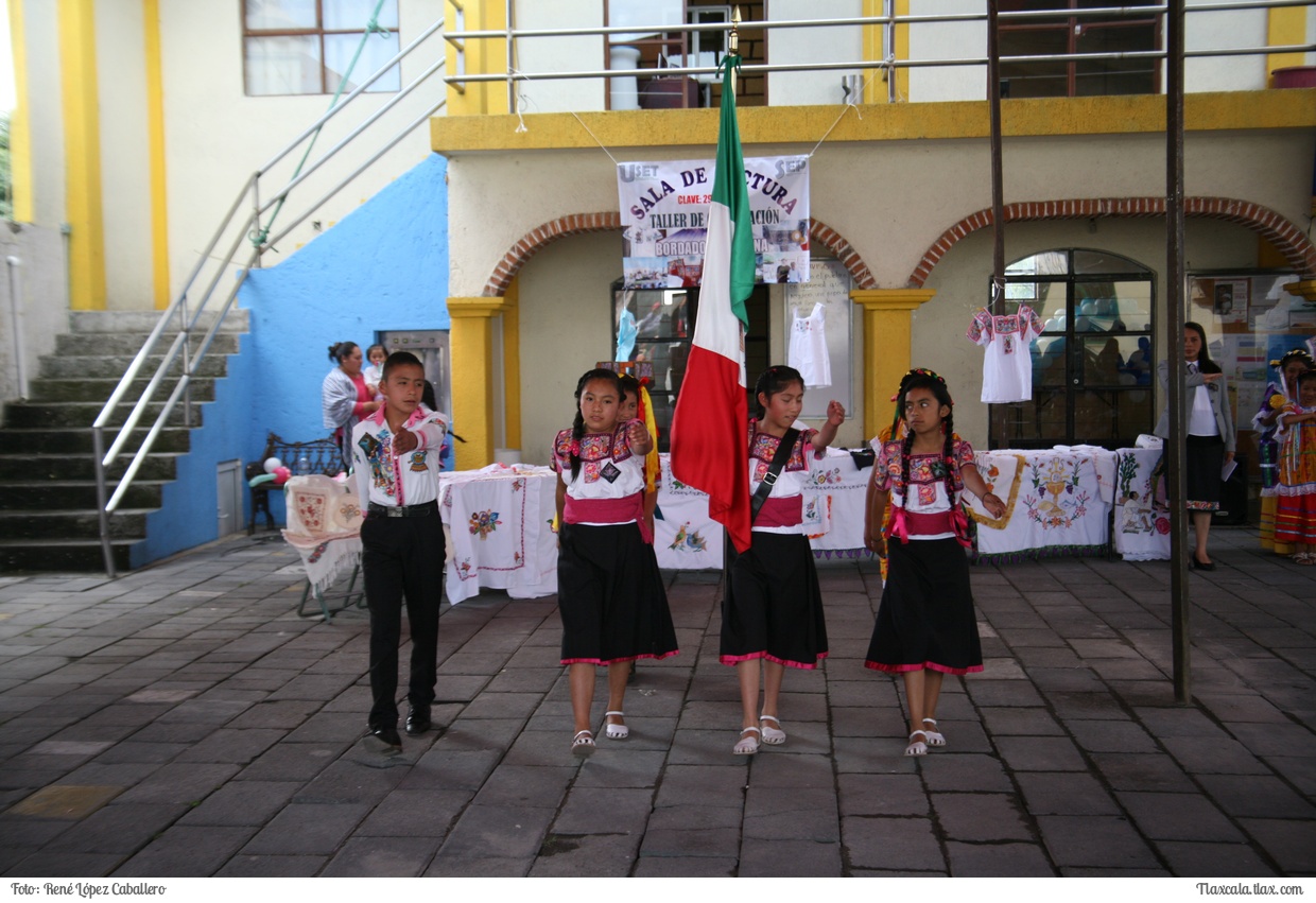 Clausura taller bordado a mquina 2016 - 2017, Profesor Delfino Reyes, San Isidro Buensuceso - Foto