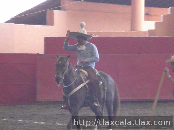 Chon saluda al terminar