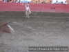 Manganeador anfitrion con admiradoras atras