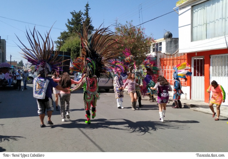 Camada &quot;Chalchitepec&quot; de Santa Anita Huiloac bailando en las calles de Apizaco - 5 de marzo del 2019 - Foto