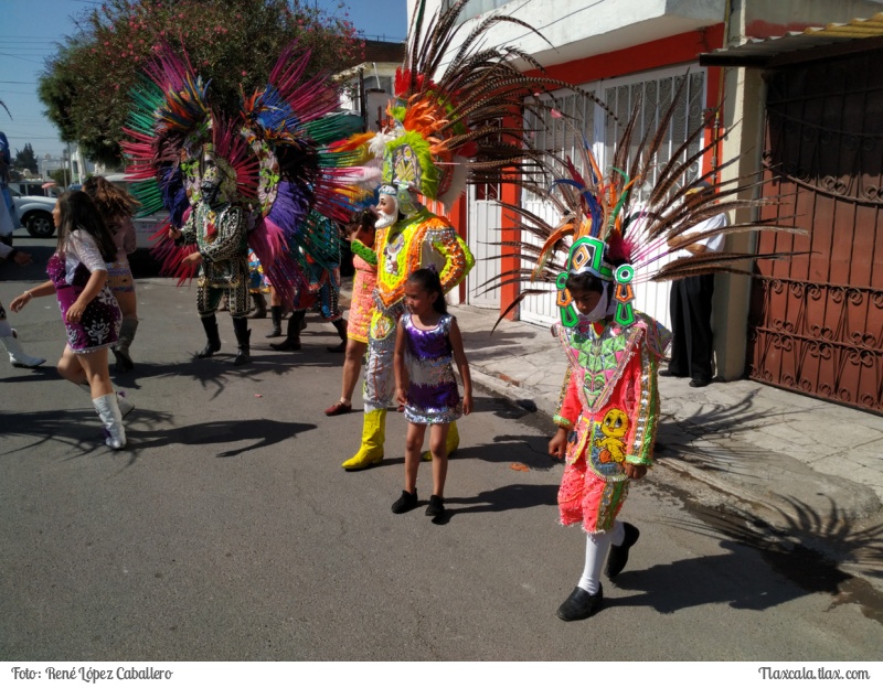 Camada &quot;Chalchitepec&quot; de Santa Anita Huiloac bailando en las calles de Apizaco - 5 de marzo del 2019 - Foto