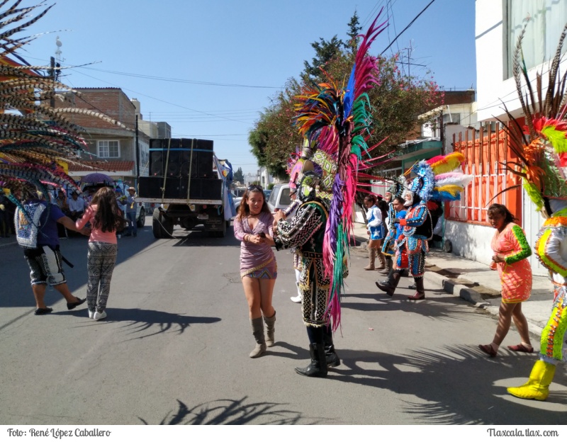 Camada &quot;Chalchitepec&quot; de Santa Anita Huiloac bailando en las calles de Apizaco - 5 de marzo del 2019 - Foto