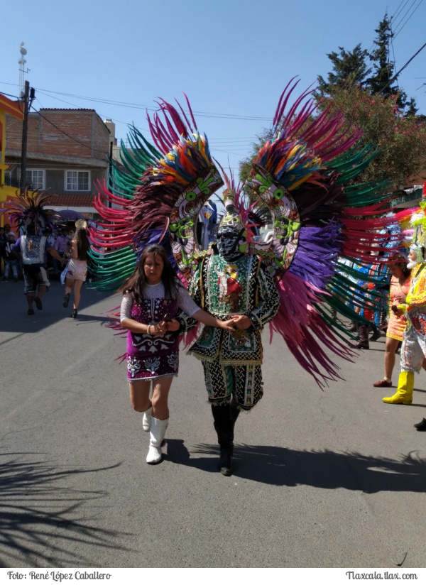 Camada &quot;Chalchitepec&quot; de Santa Anita Huiloac bailando en las calles de Apizaco - 5 de marzo del 2019 - Foto