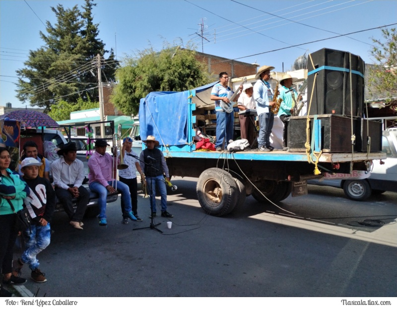 Camada &quot;Chalchitepec&quot; de Santa Anita Huiloac bailando en las calles de Apizaco - 5 de marzo del 2019 - Foto