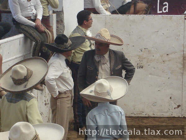 Claudio y Mauricio Rugarcia de Tlax planeando la estrategia