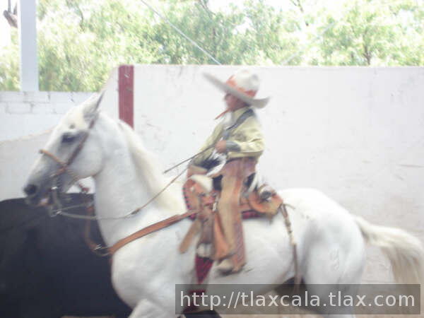 Emmanuel Ovando de la CRG arcionando