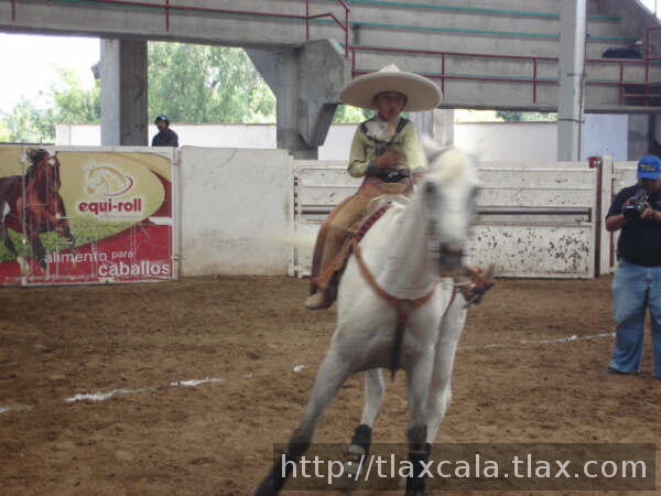 Jesus Ovando de la CRG girando su cuaco