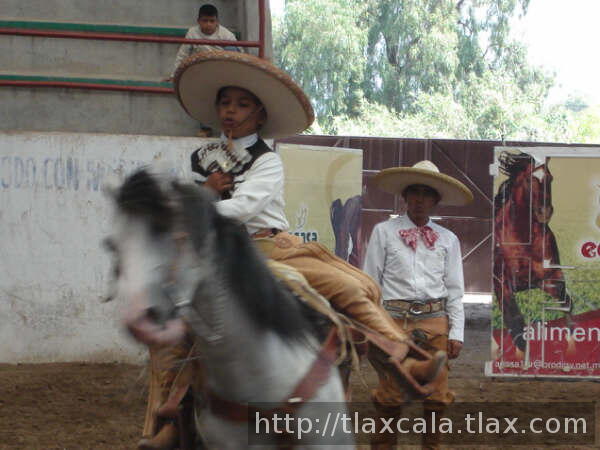 Jose Estrada de Polo girando serio