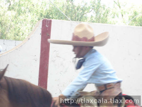 Jose Pablo Rodriguez estirando