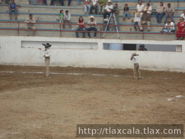 Mauricio Rugarcia cubriendo a Uriel Montiel de Tlax