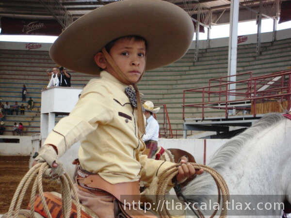 Raul Basurto de polo en piales