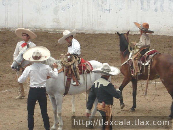 Terna de Tlax con Adrian Galicia,Oscar lopez y simon Carrasco dirigiendo
