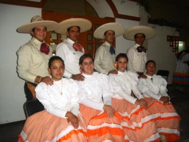 Cuatro feos y cuatro bellas