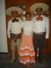 Adelita Meneses entre dos torres Luis Manuel y Jaime