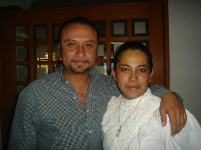 Vaya derechos de este amigo con Adelita