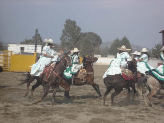 De lleno en el centro de la coladera Flor Lopez