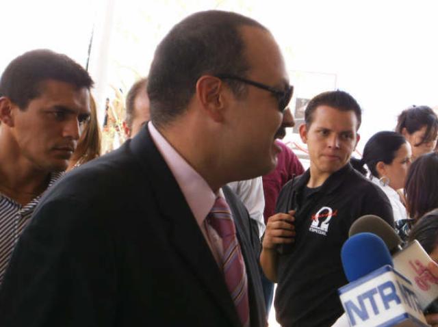 A punto de despedirse Pepe agradecio a los medios