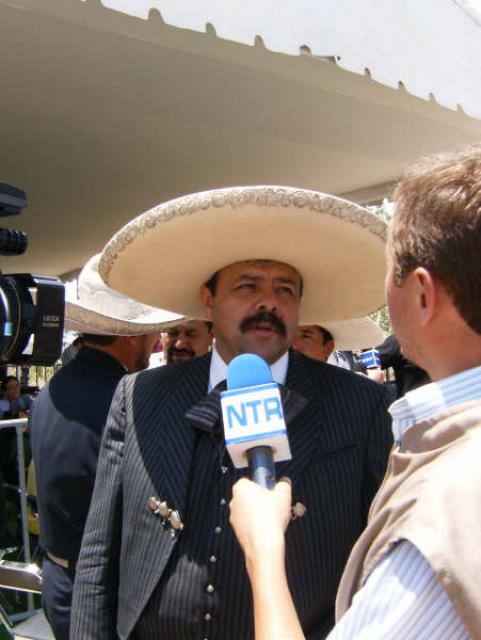 Atento con los medios Javier Basurto