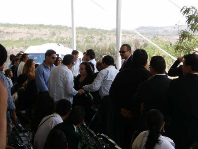 Flor Silvestre agradeciendo