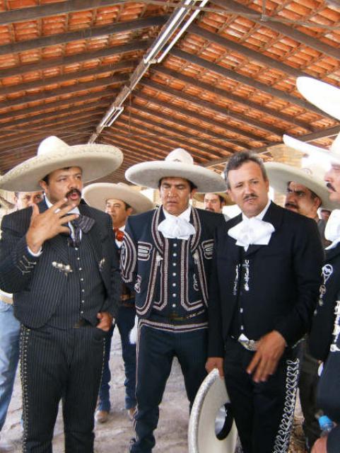 Dando pormenores Javier Basurto