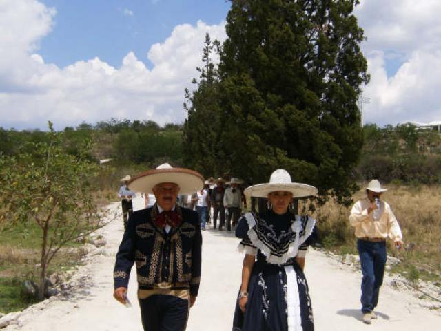 Indalecio salinas talencho e Itzel Mier