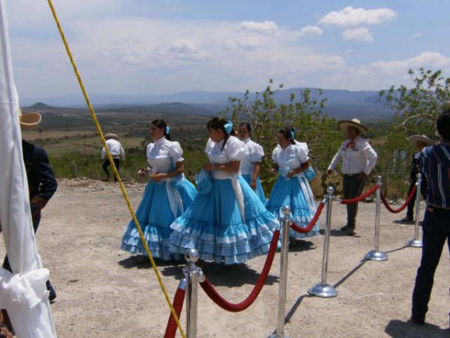 Las mujers de la escaramzua no podian faltar