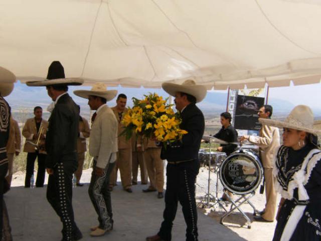 Jaime Castruita muy atento