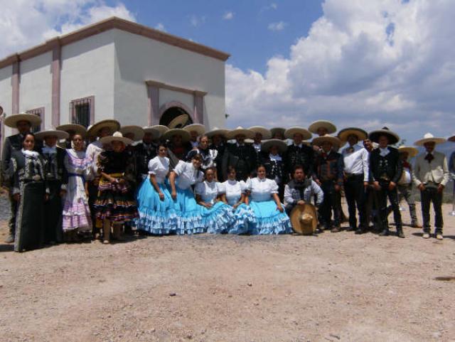 Nutrido grupo de charros presentes