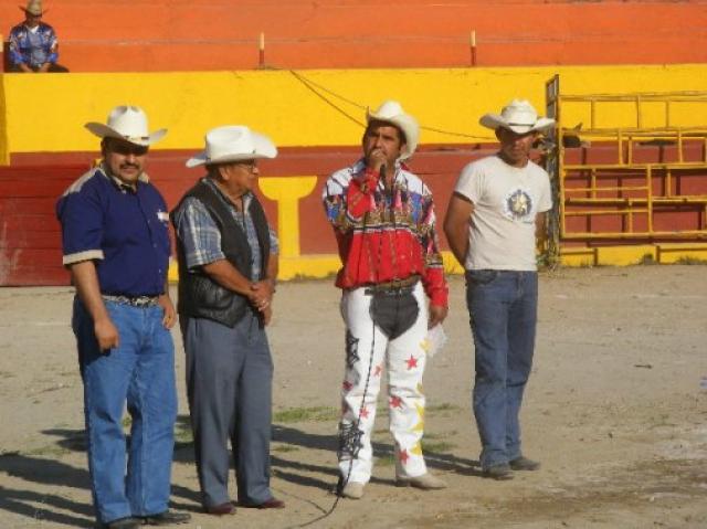 En la presentacion del Jaripeo estandos Los ganaderos de El infiernito de los hermanos Flores y ganaderia el Tepeyac.