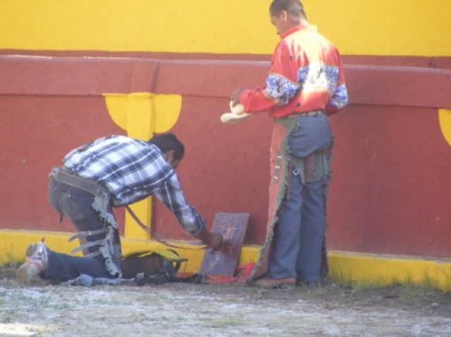 Siempre los Jinetes encomendandose al creador.